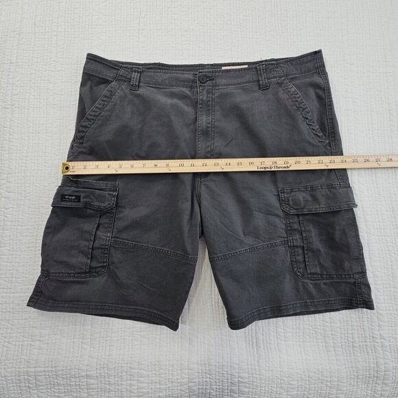 Wrangler Relaxed Fit Cargo Shorts Men's 42 Grey 7 Pockets 9" Inseam Utility EUC - Picture 5 of 13